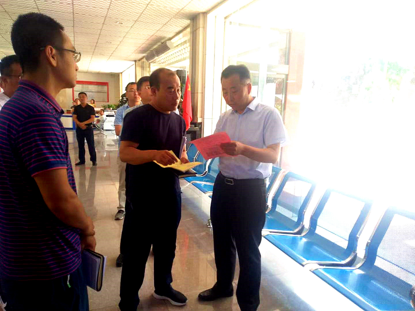 县委书记李志锋到富县行政审批服务局调研"互联网 政务服务"平台运行