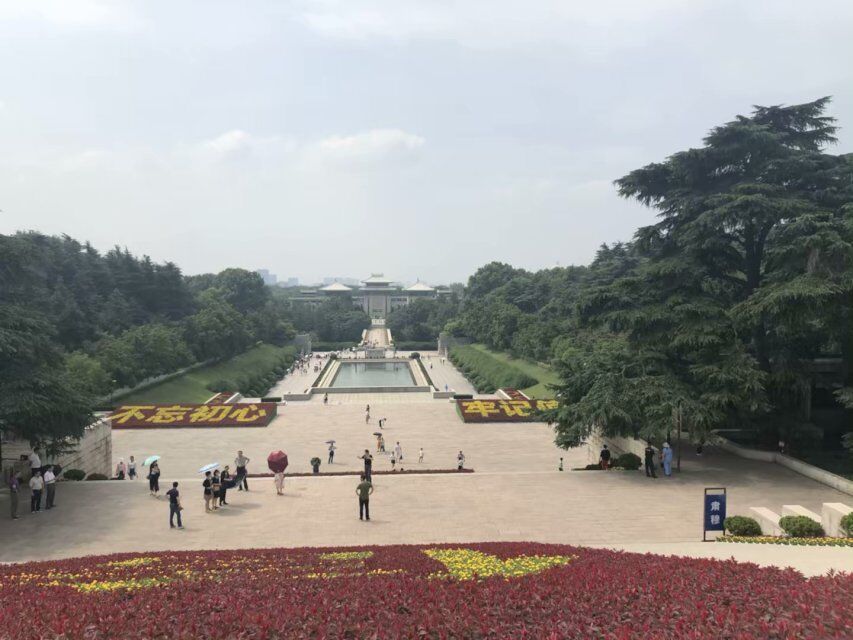 紅色磚頭第二站雨花臺烈士陵園