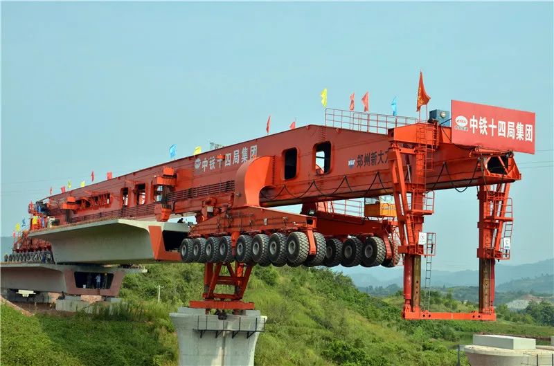被铺架劲旅的"假摔炫富"震到了_铁路