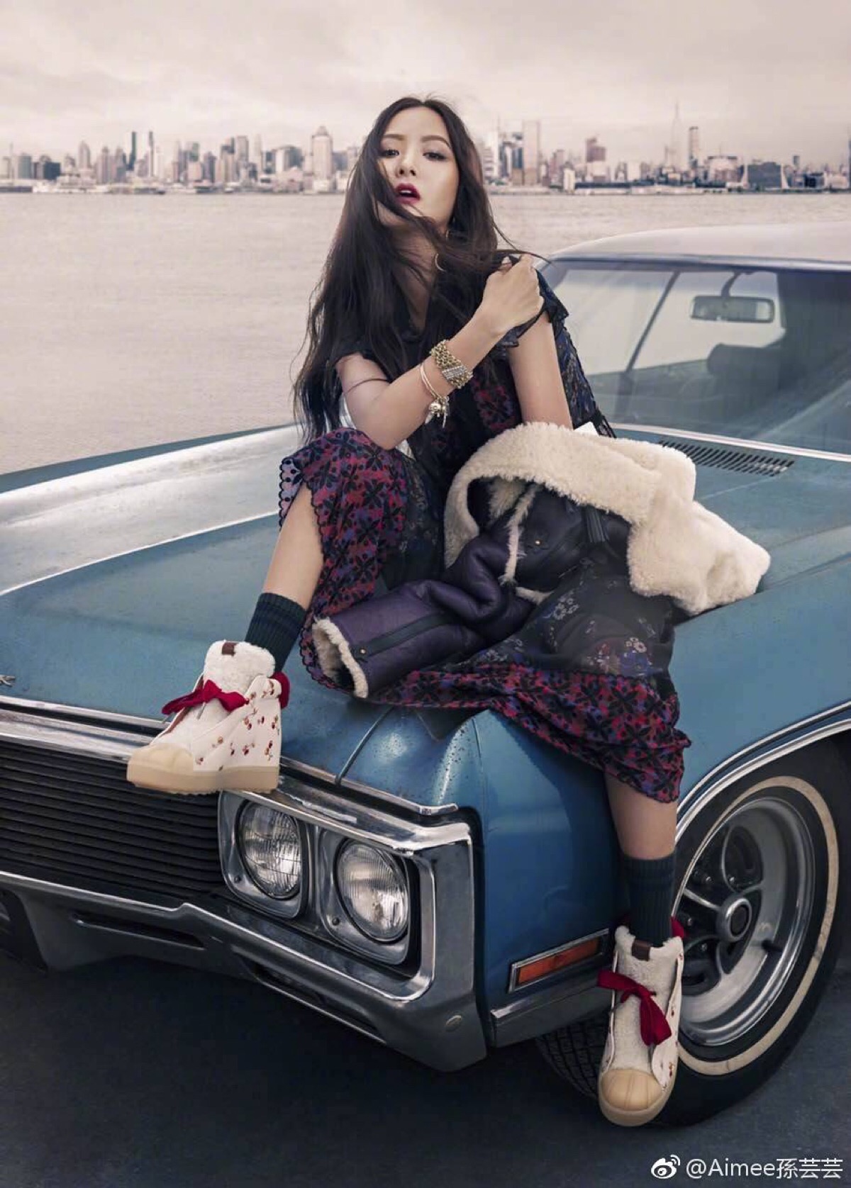 同时因为魔鬼身材和姣好的面容,孙芸芸也一直受到各个奢侈品牌的青睐