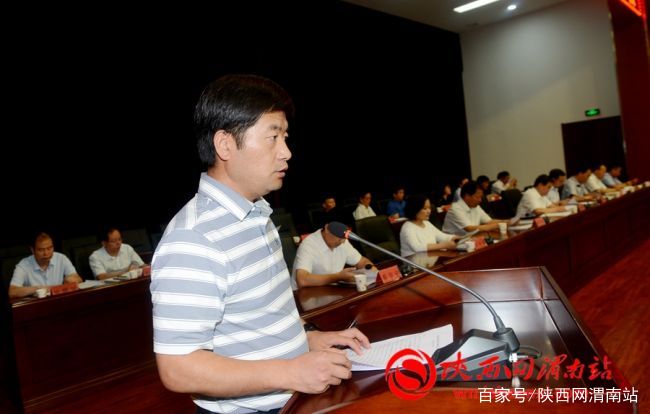 临渭区脱贫攻坚工作推进会召开(组图)_刘会军