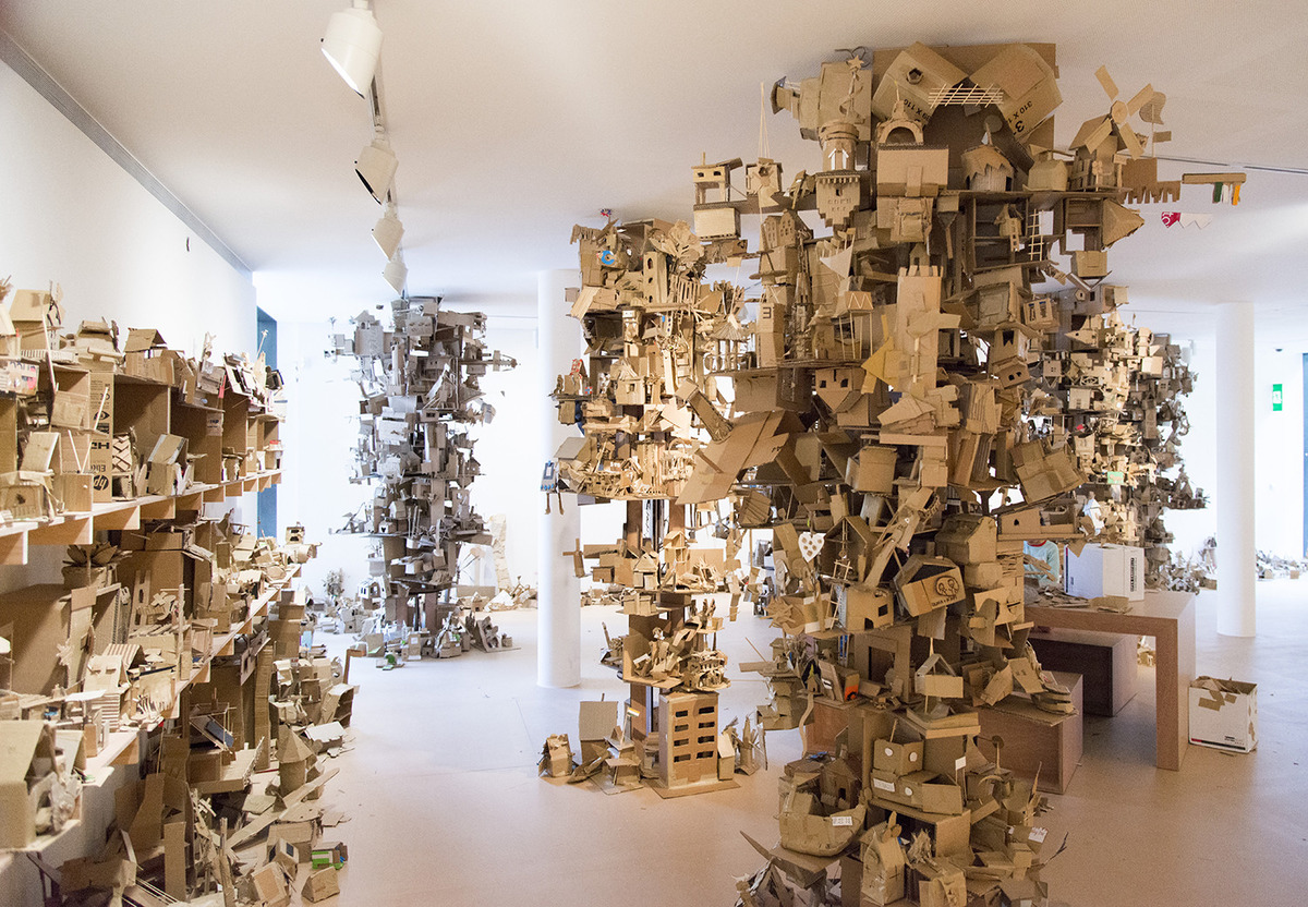 图虫人文摄影纸板雕塑