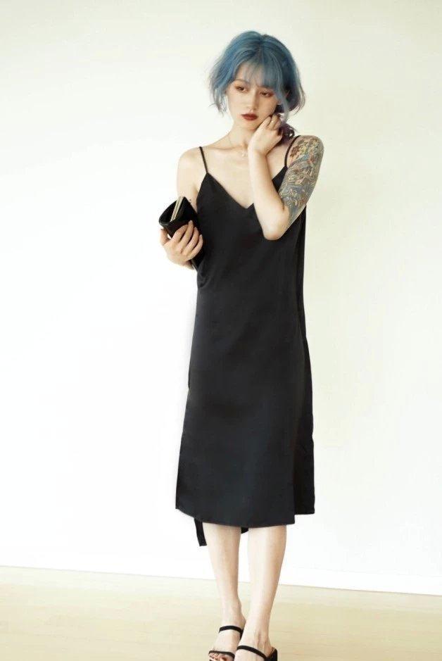 有一种跌落神坛叫李诞老婆染蓝发刺纹身婚后真是任性了