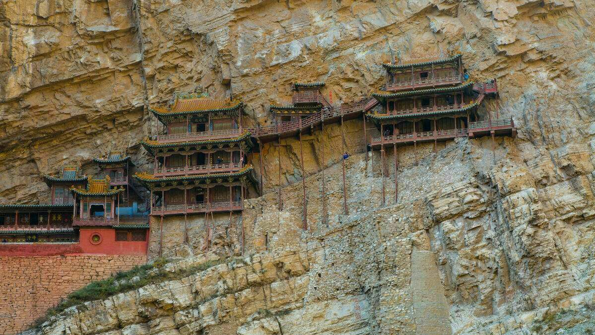 中國有2座懸空寺二者相距千里結構神似它岌岌可危