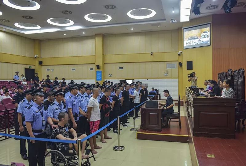 组织卖淫欺压群众厦门一涉黑团伙大哥被判25年