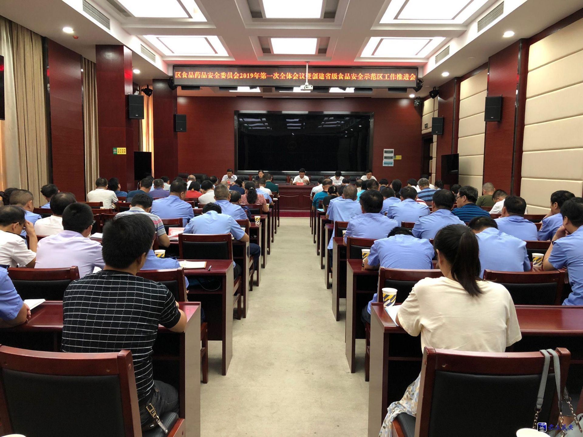 咸安区召开2019年区食药安委会第一次全会暨创建省级食品安全示范区