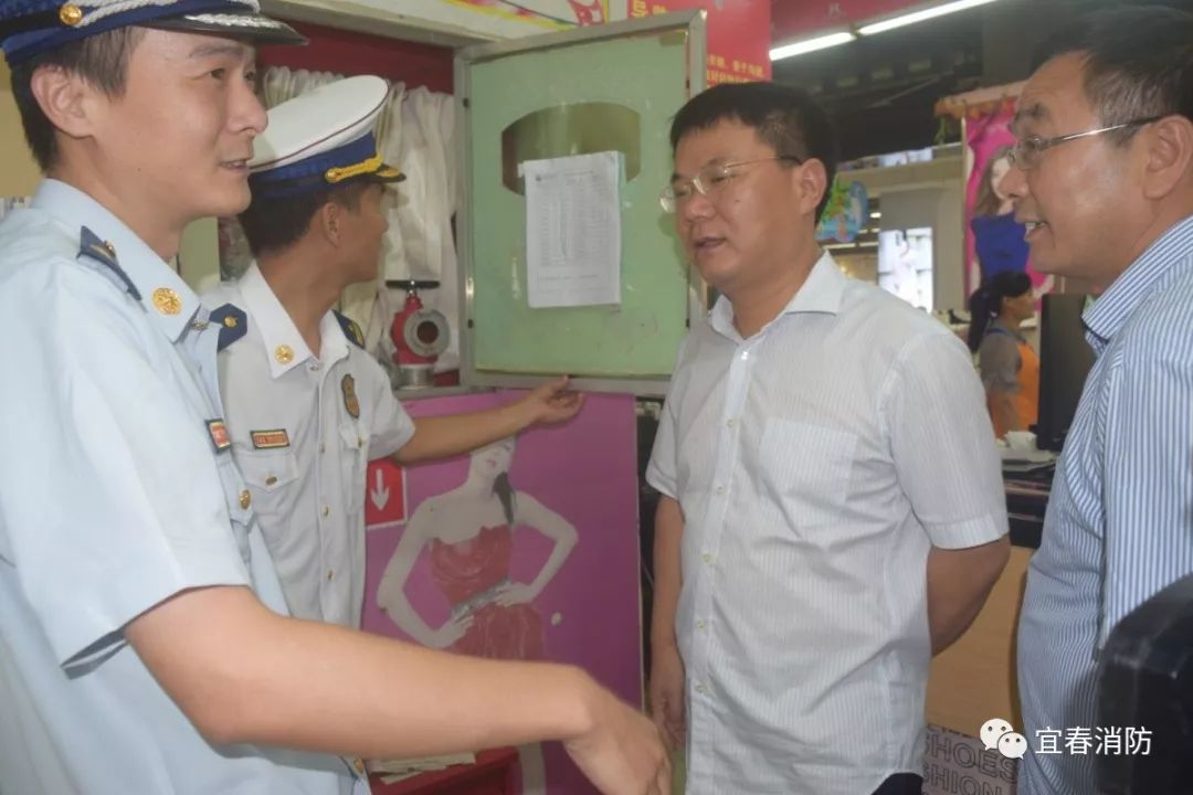 上高县委常委常务副县长胡练康率队开展消防安全暗访督导工作