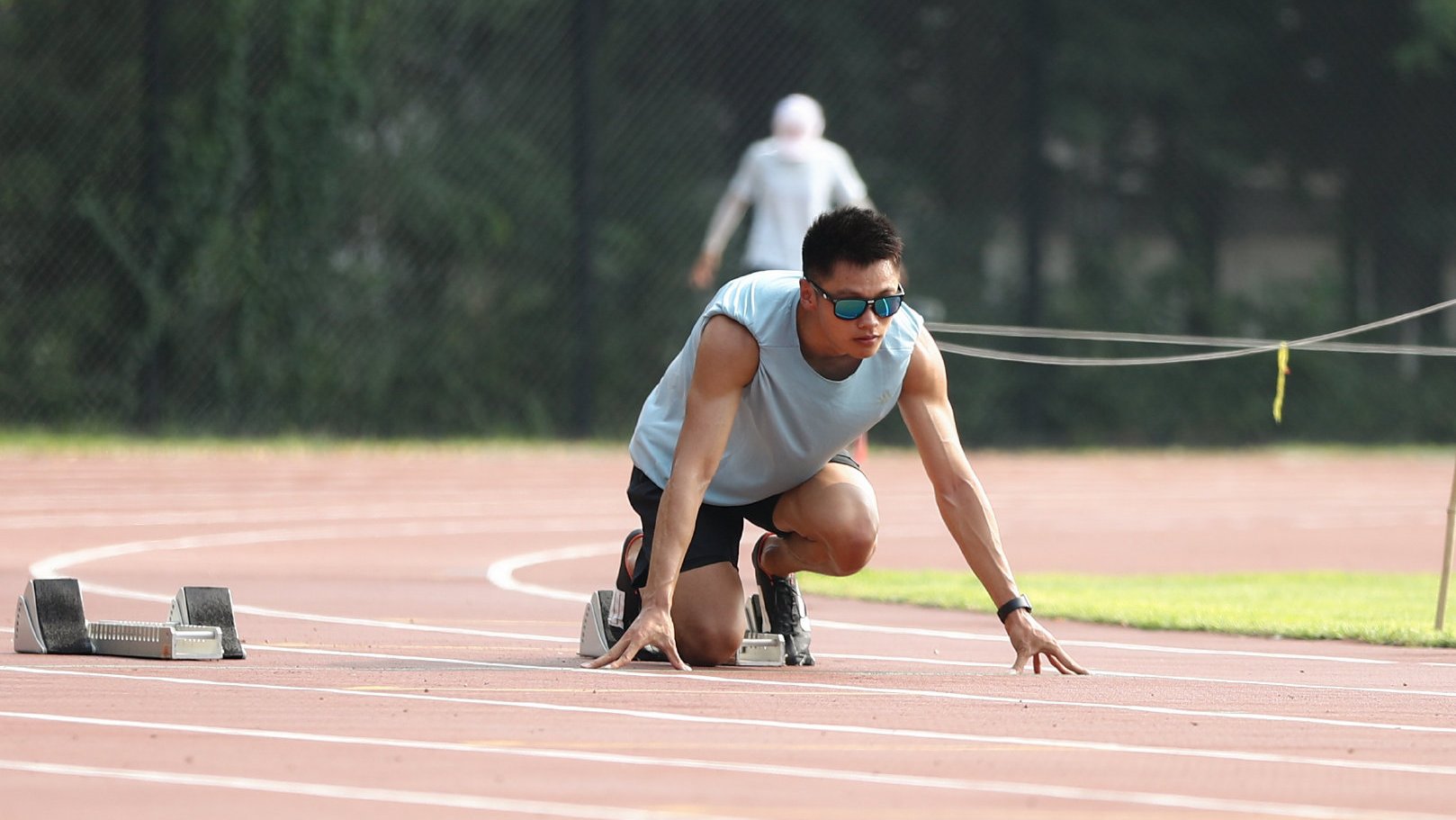 了20秒大关;而当今200米世界第一人莱尔斯则在洛桑跑出了19秒50的成绩