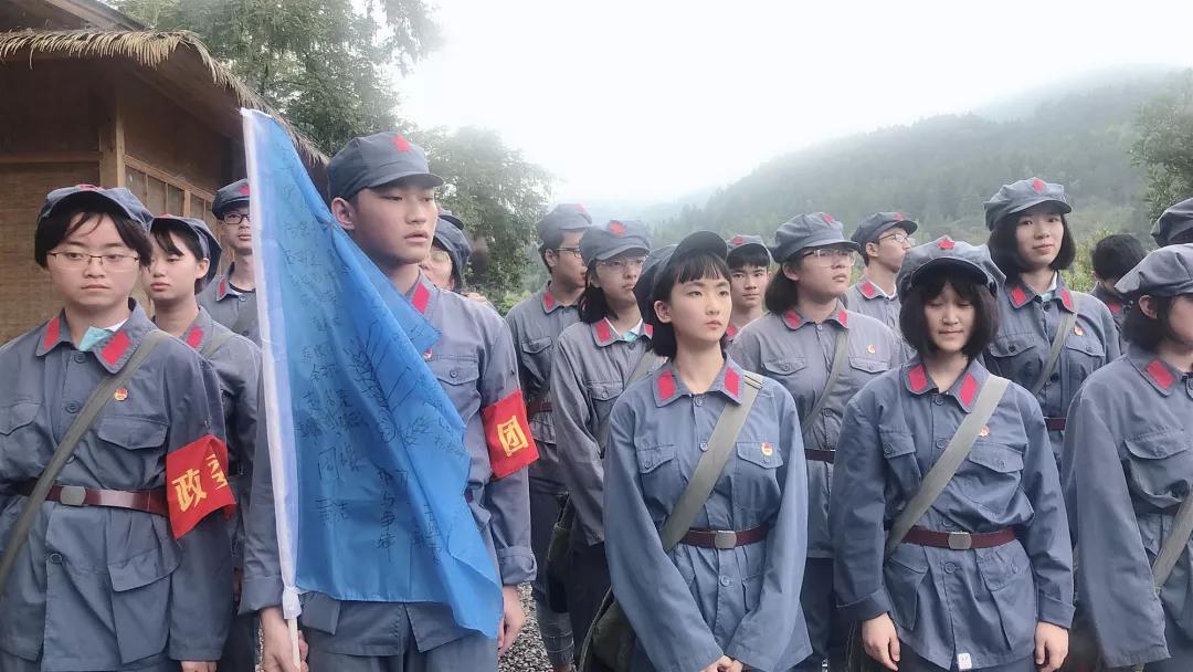 行走的團徽丨長沙市長郡濱江中學井岡山紅色之旅