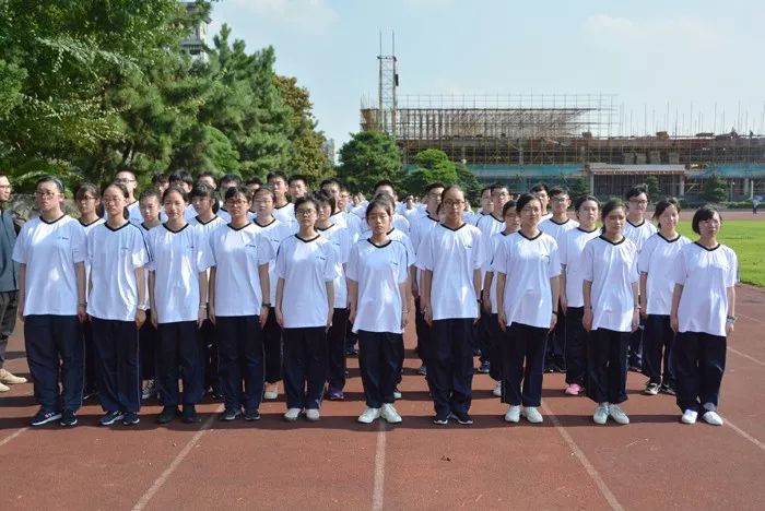 高风中学500名高一新生参加军训