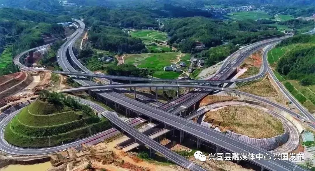 赣(泉南)高速公路枢纽即将通车的昌赣高铁以交通蝶变为例,如今的兴国