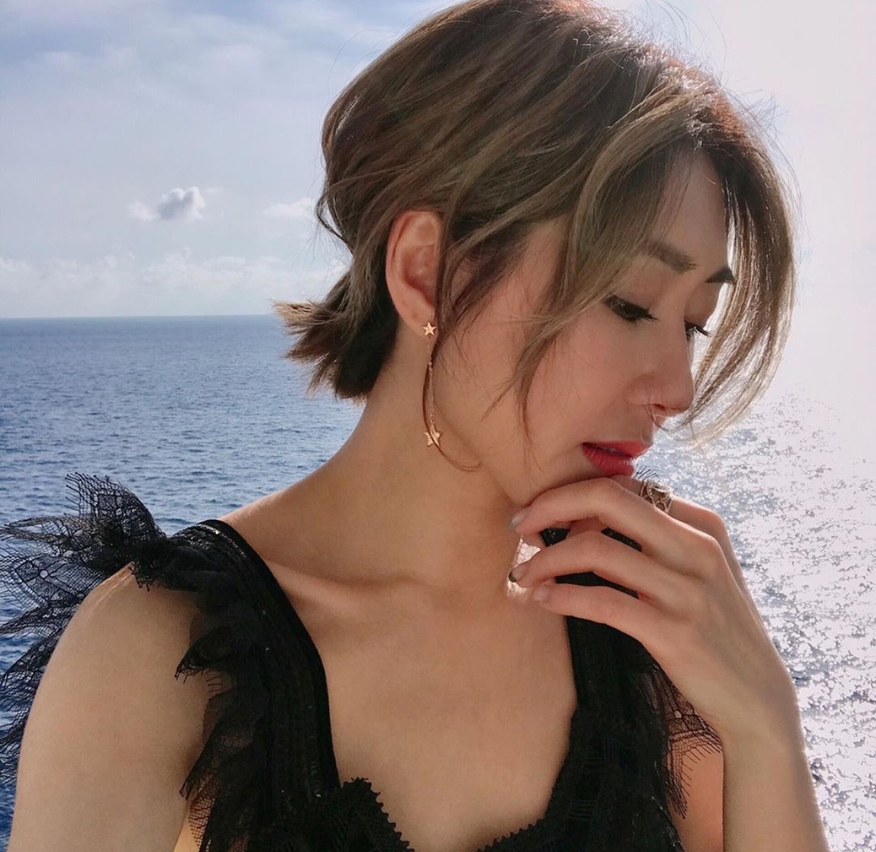 两届tvb视后胡定欣期待爱情的她却不断为事业冲刺 疑惑自己是否真的