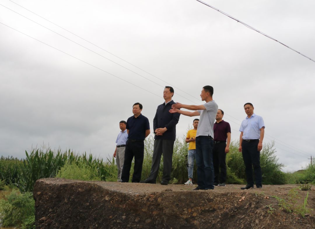 吉林市政府副市长,磐石市委书记张静辉到黑石镇复兴村现场查看水毁
