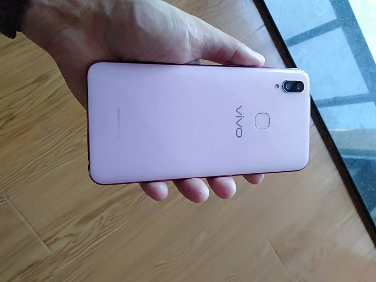 比自家目前售价2698元的vivox27所搭载的骁龙675好,骁龙712也是小米9