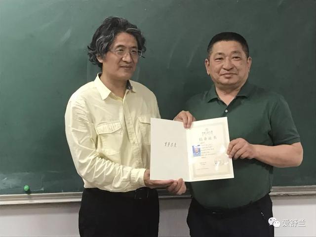 文化名人刘颖以笔墨彰显情怀用艺术讴歌时代