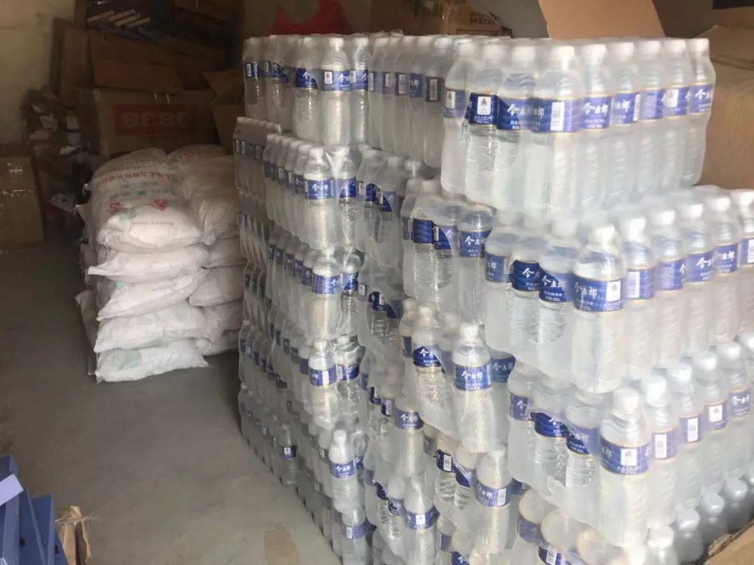 向天宝镇捐赠了首批食用油,面粉,矿泉水等物资下一步,团市委将积极