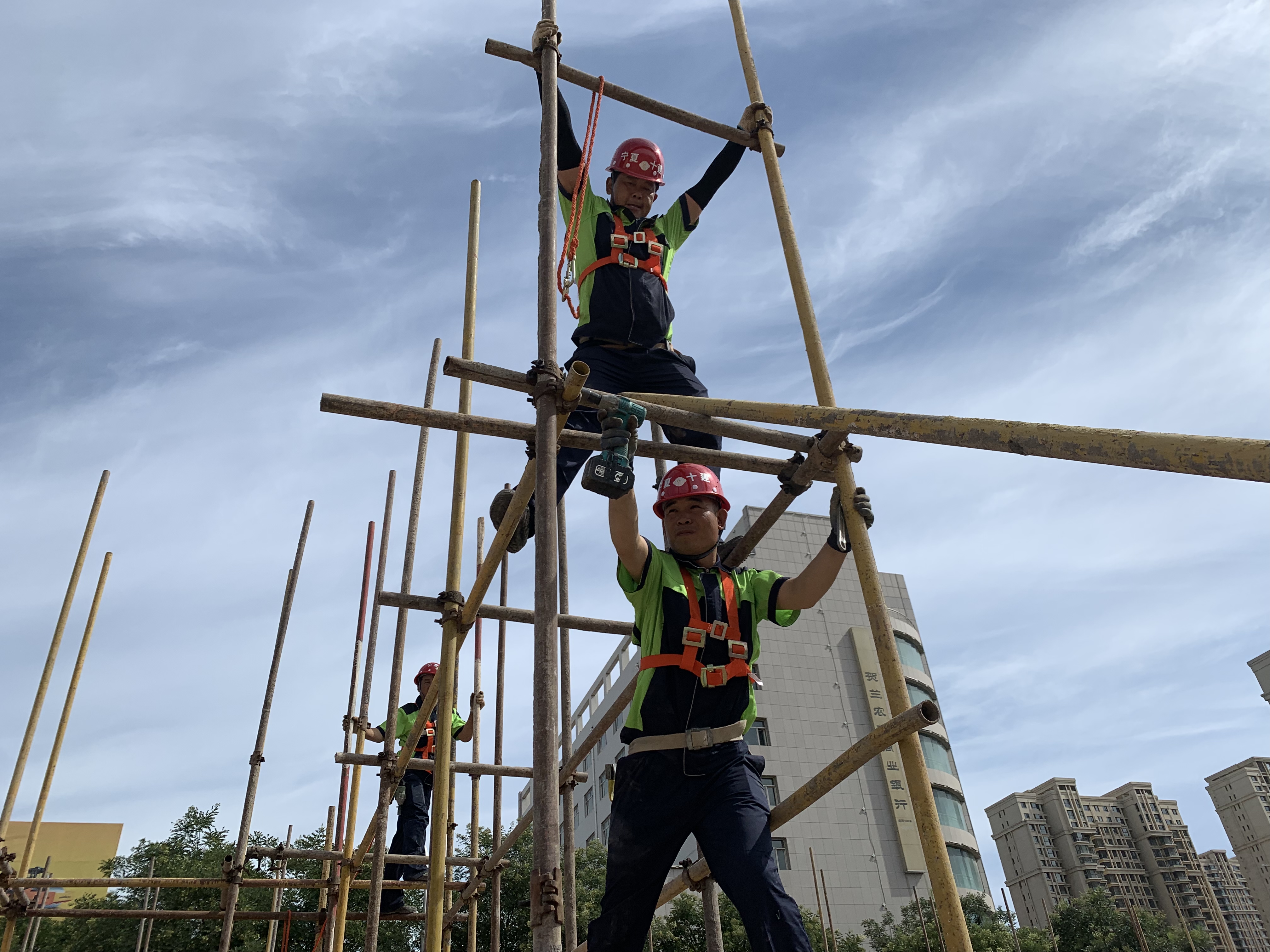 100餘名高手拼絕活!銀川建築工人技能大賽