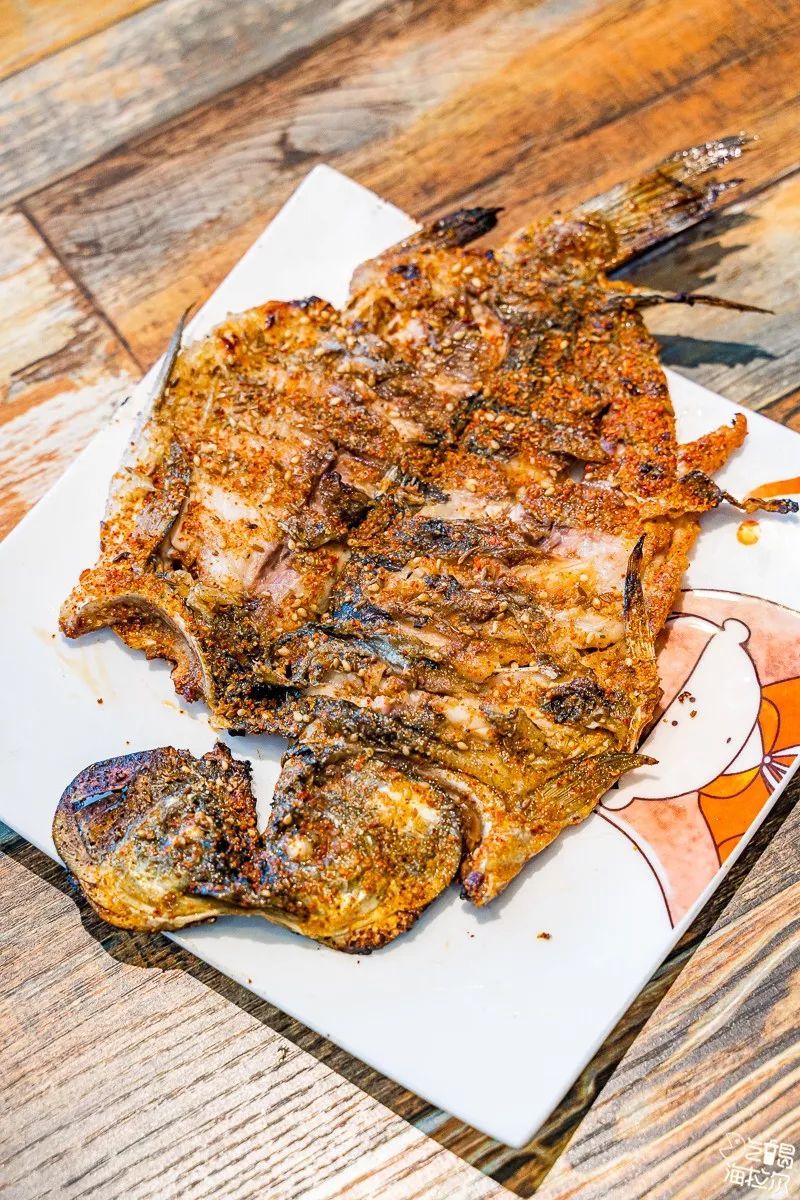 5折还送烤鱼,不知道老板在想啥._烧烤