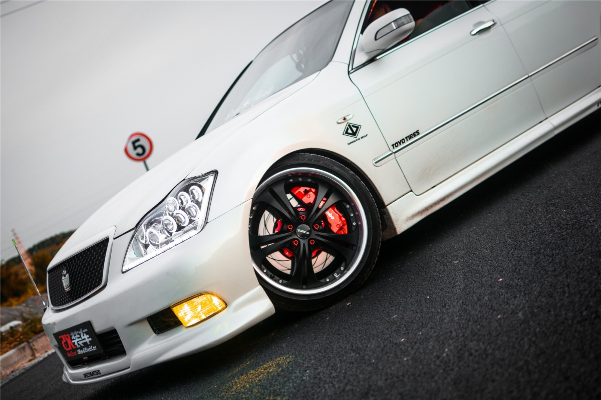 无法被超越的经典12代皇冠,改装后大佬气场霸气侧漏!