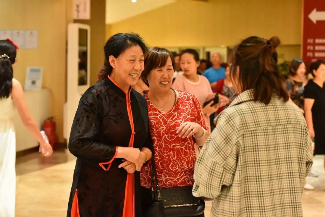 著名越剧演员方亚芬演绎经典越剧祥林嫂观众直呼没看够