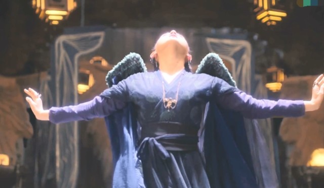 宫羽衣是羽然的姑姑,一向都非常心疼她的,如今却要砍伤羽然的翅膀