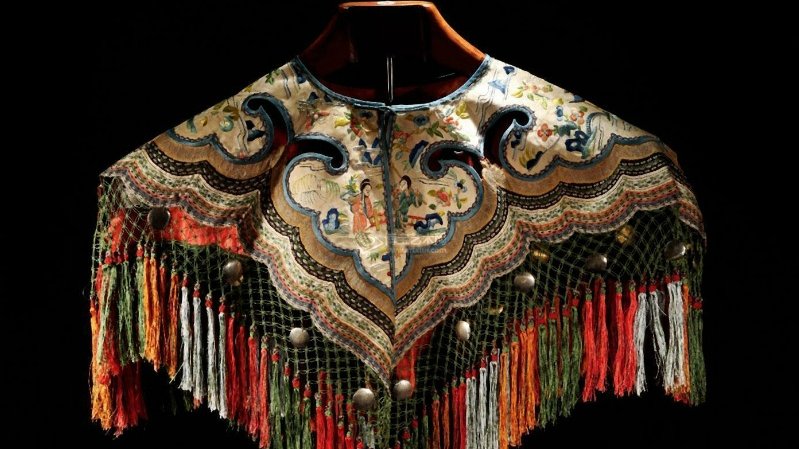 古代传统服饰之云肩:熠如雨后云霞,焕似晴空散虹,堪称美的典范!_装饰