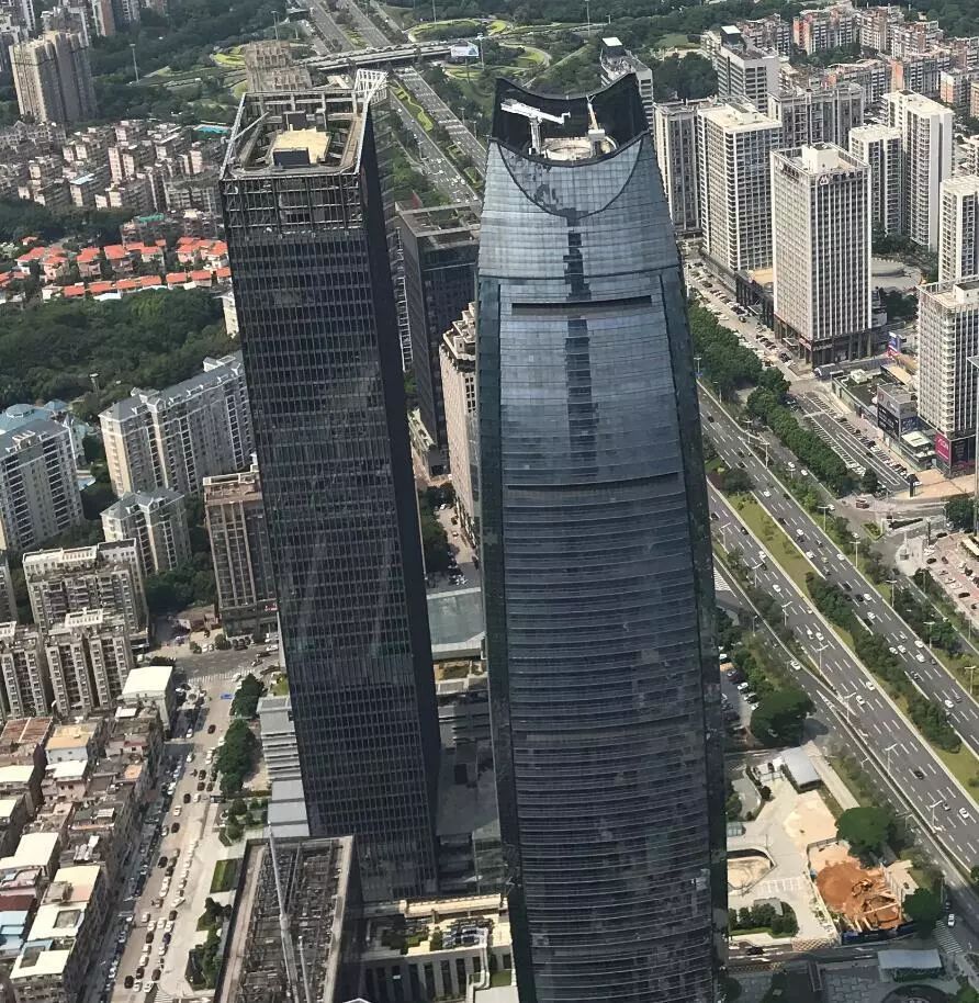 423米东莞第一高楼封顶站在楼顶腿都软了