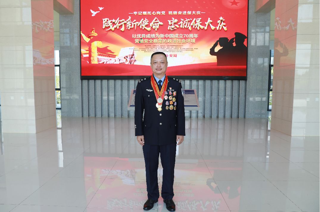 全国人民满意的公务员冯晖怎么做到的