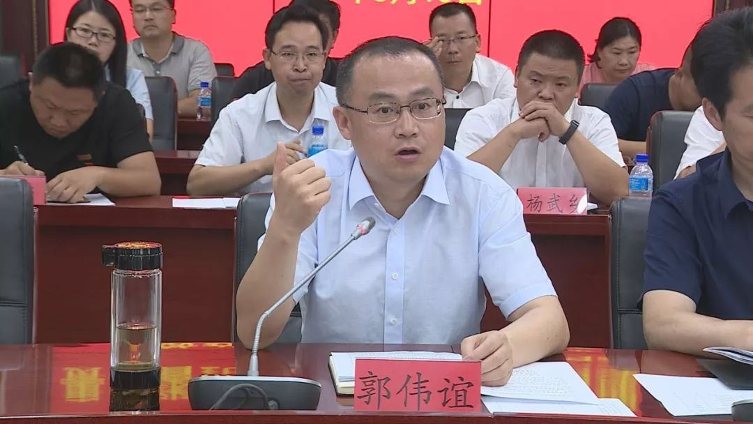 会上,郭伟谊代表西秀区作脱贫攻坚"五个专项治理"工作情况汇报.