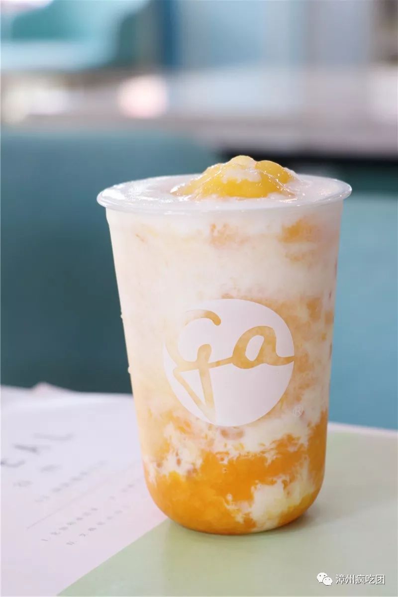 喝进去的口感清爽保留了芒果的果肉纤维的饱满度滑溜溜的芒果肥肉瞬间