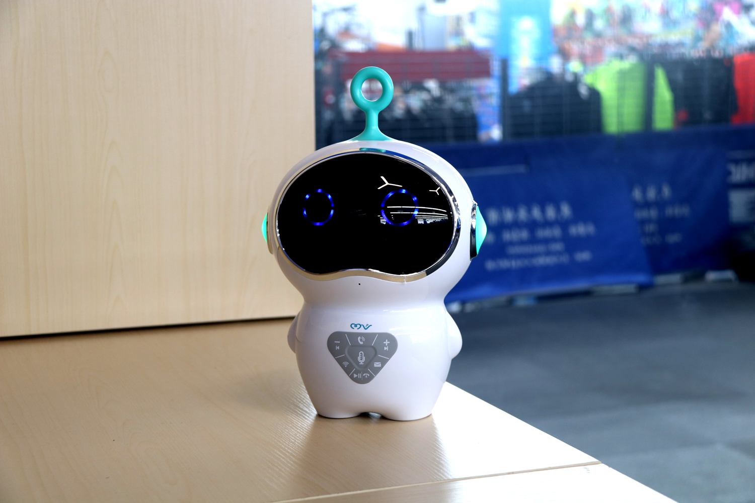 贴心玩伴学习助手!莫维4g儿童机器人陪伴孩子的学习与成长