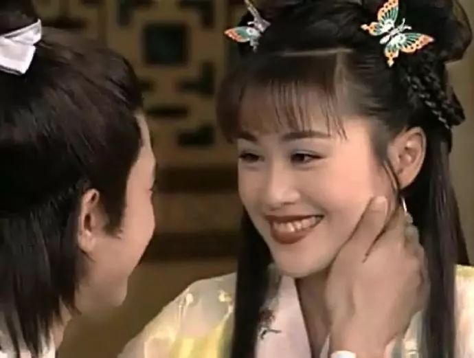 说到《梁山伯与祝英台》,在迷姐的童年时代里,最爱的当属2000年梁小冰