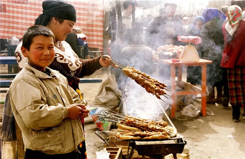 历史影像韩连贇图说新疆巴扎四十年