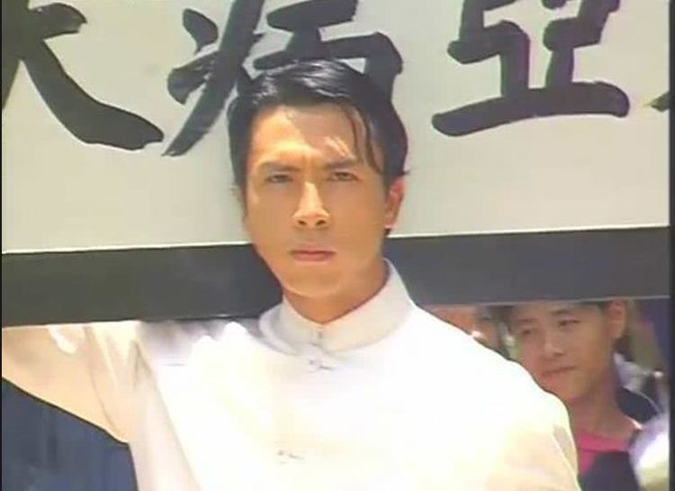 这位是陈小春,陈小春饰演的陈真,非常的霸气,有着那股"山鸡"的味道,就