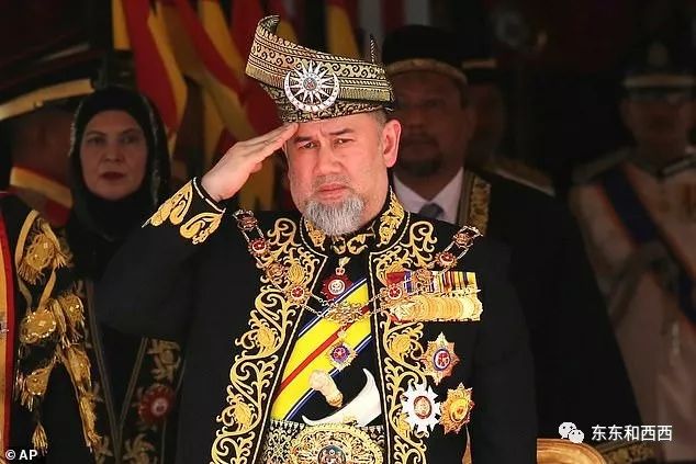 选美皇后生完孩子直接被君王休了,谁能想到一场童话变成狗血剧_苏丹