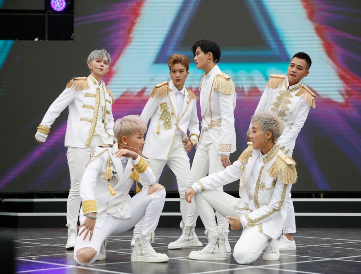 中国组合将在韩国出道这是女团还是男团让人弯成蚊香的团