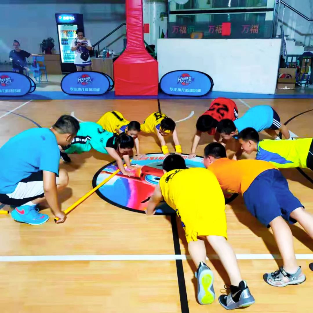 (体能训练中)(上课实景)(课下总结经验)(学员风采)咨询:15050825495泉