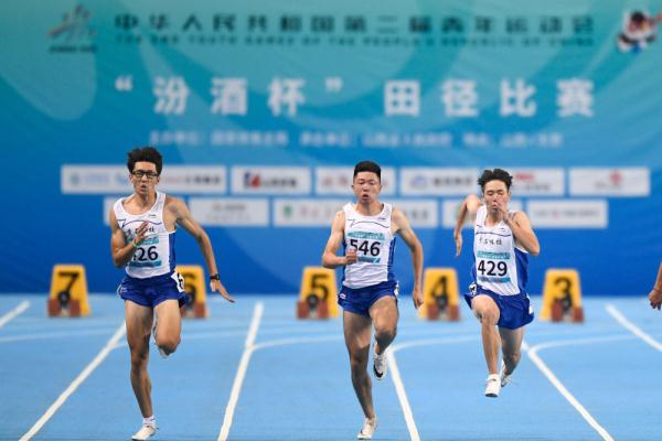 田径|李泽洋获体校甲组男子100米冠军