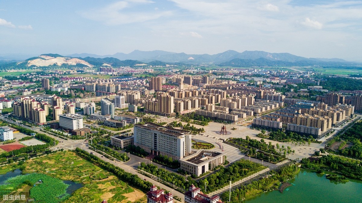 如果你只是一名本科的同学,小奕建议大家从农村包围城市的角度来考虑.