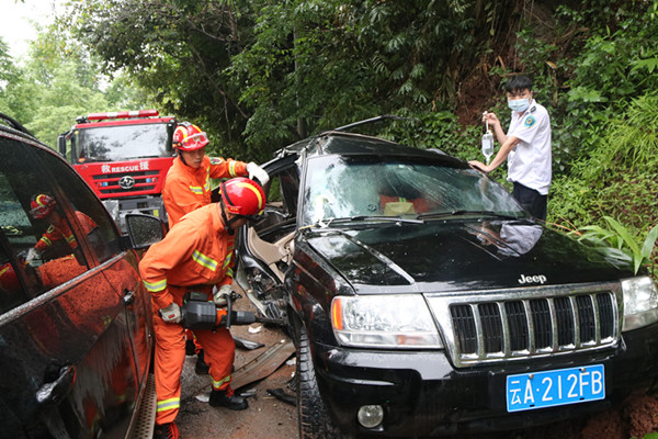 普洱车祸1人当场死亡图片