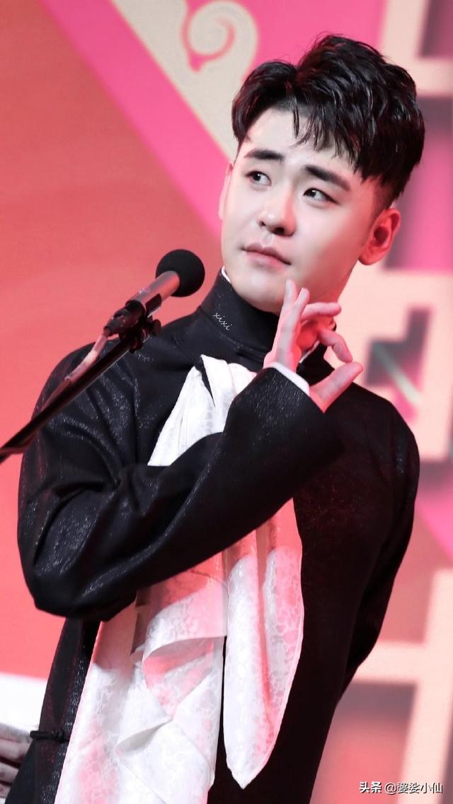 张云雷,久违的黑金大褂 重出江湖