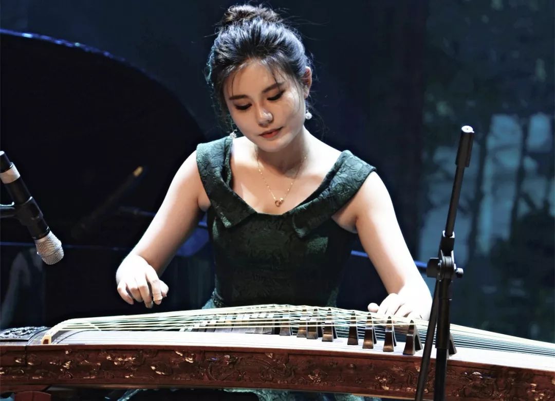 黄宝琪 钢琴伴奏:王灵犀古筝独奏:《刀剑如梦》 演奏:王晏然古筝独奏