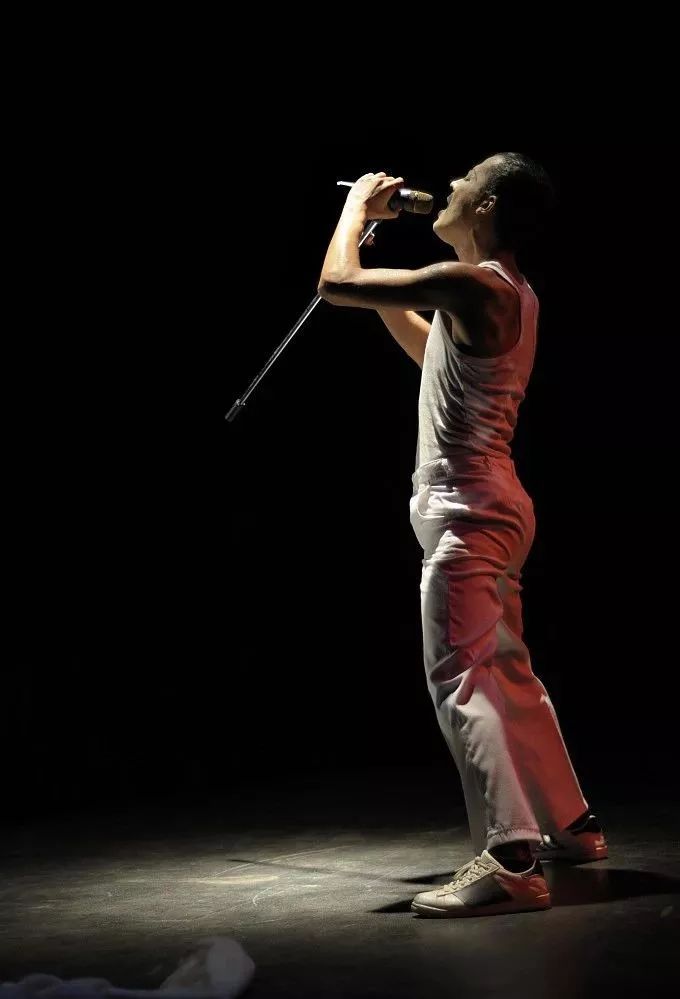 was freddie mercury (lead vocals, piano), brian may (lead guita