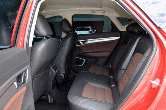 新帝豪gs后排空间