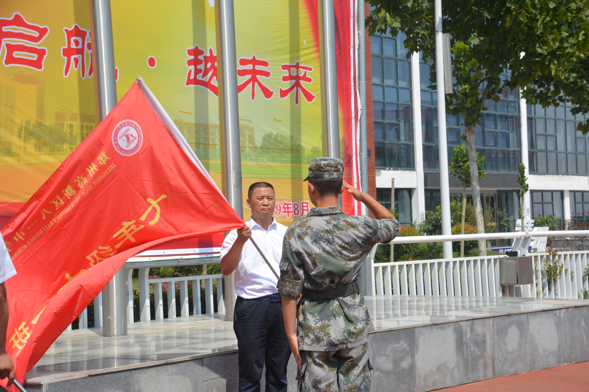 沙場點兵 志行千里—八一中學舉行2019級新生軍訓啟動儀式