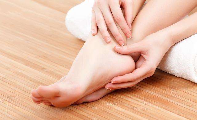 看了才知道,这么多年搓脚方法都错了_好处