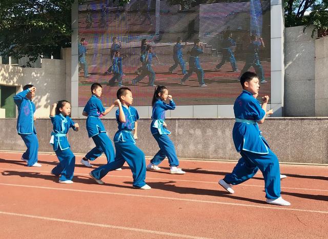 丰台区南苑中学搬图片