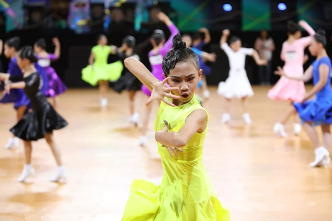 舞之魅·倾情一刻8月15日,黑池舞蹈节(中国)青少年组比赛华丽拉开帷幕