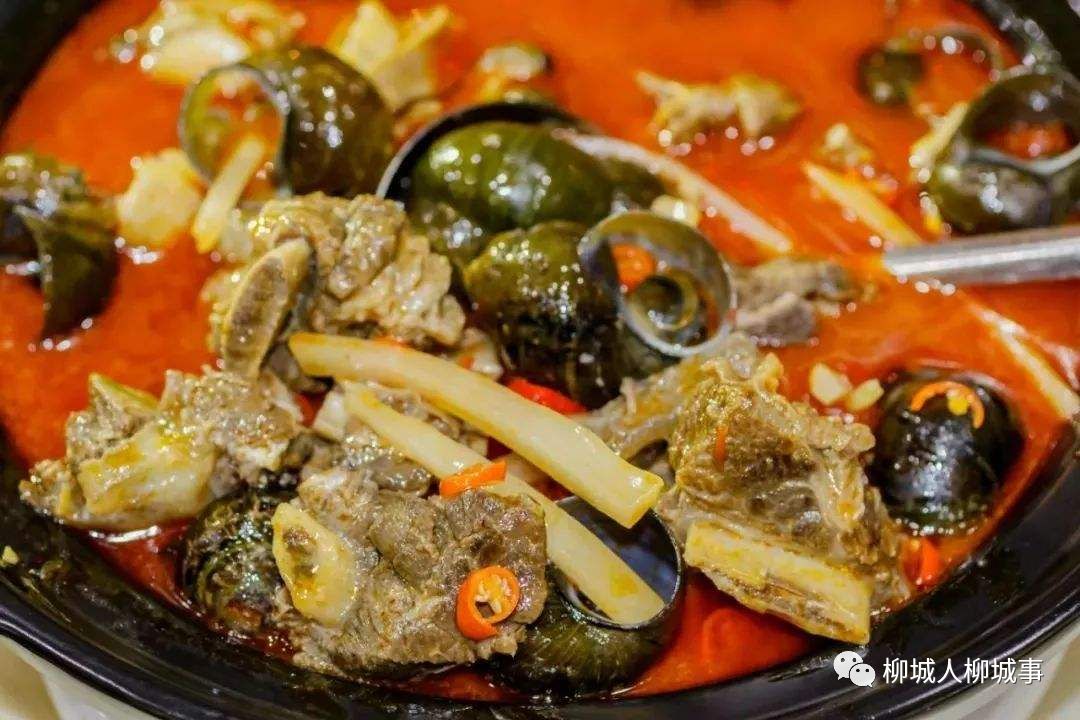 旁边的吃货帅哥告诉小编,在这炎炎的夏日,煲一锅香喷喷的螺蛳牛排