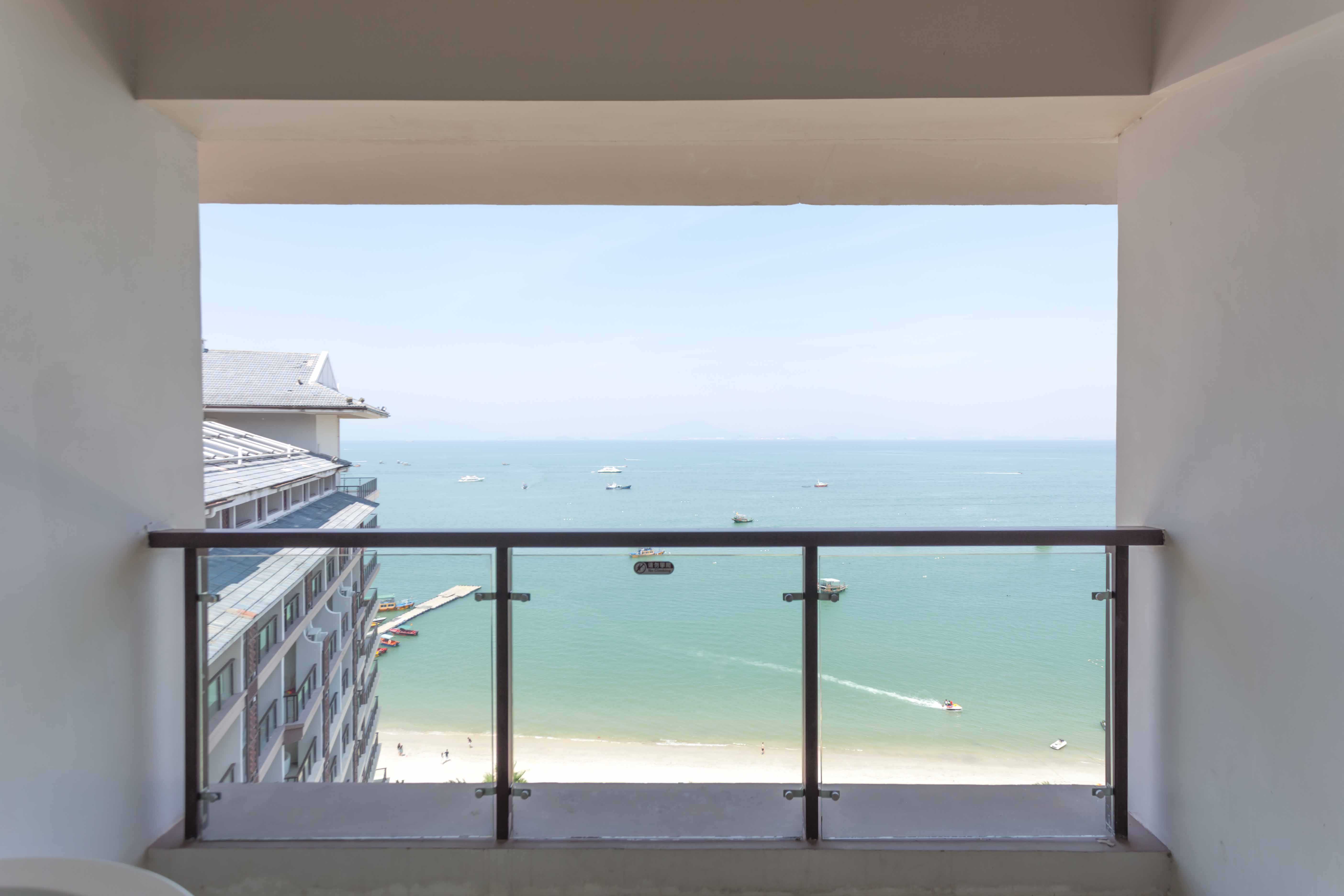 ins风,整洁有序,宽敞明亮,一房一厅,两落地窗.